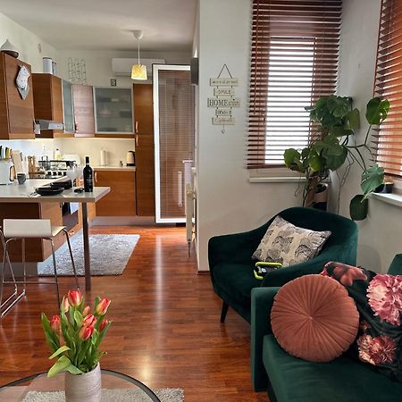 Cozy Apartment With Nice Balcony Seating, 9Th Floor, Parking Bratislava Ngoại thất bức ảnh